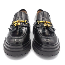 Carica l'immagine nel visualizzatore di Gallery, Bianca D. mocassini in pelle spazzolata con nappine