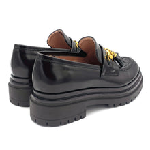 Carica l'immagine nel visualizzatore di Gallery, Bianca D. mocassini in pelle spazzolata con nappine