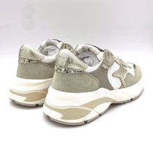 Carica l'immagine nel visualizzatore di Gallery, Ama Brand sneakers running MOON 4166