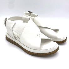 Carica l'immagine nel visualizzatore di Gallery, Rebecca White sandali bassi