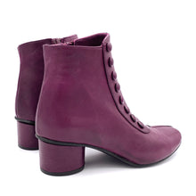 Carica l'immagine nel visualizzatore di Gallery, Kudetà stivaletti con accessorio bottoni tacco 50