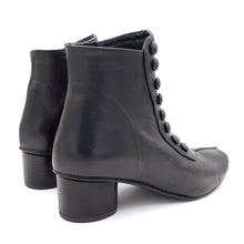 Carica l'immagine nel visualizzatore di Gallery, Kudetà stivaletti con accessorio bottoni tacco 50