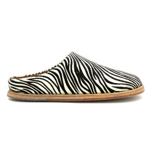Carica l'immagine nel visualizzatore di Gallery, Rebecca White ciabatte in cavallino zebrato