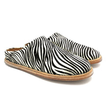 Carica l'immagine nel visualizzatore di Gallery, Rebecca White ciabatte in cavallino zebrato