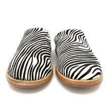 Carica l'immagine nel visualizzatore di Gallery, Rebecca White ciabatte in cavallino zebrato