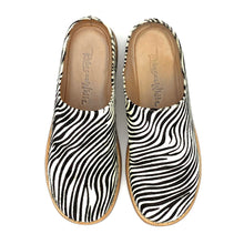 Carica l'immagine nel visualizzatore di Gallery, Rebecca White ciabatte in cavallino zebrato