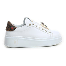Load image into Gallery viewer, Gio+ perforated sneakers with bee accessory and PIA47 anklet
