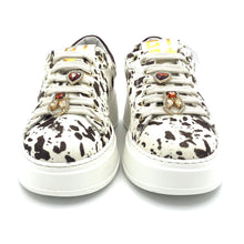 Load image into Gallery viewer, Gio+ perforated sneakers with bee accessory and PIA47 anklet
