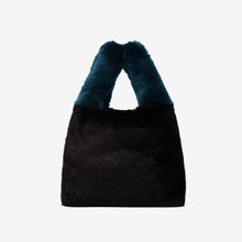 Load image into Gallery viewer, GUM handbag in faux fur
