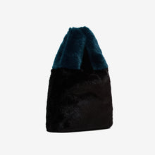 Load image into Gallery viewer, GUM handbag in faux fur

