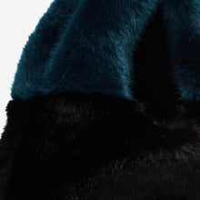 Load image into Gallery viewer, GUM handbag in faux fur
