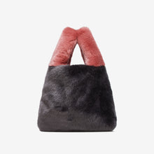 Load image into Gallery viewer, GUM handbag in faux fur
