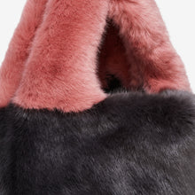 Load image into Gallery viewer, GUM handbag in faux fur

